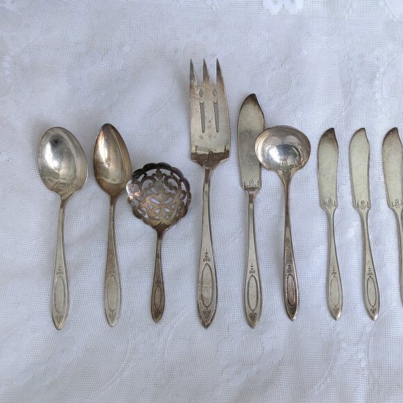 VTG Adam 1917 Oneida Community Plate Silver Plate Silverware Flatware Set Of 16